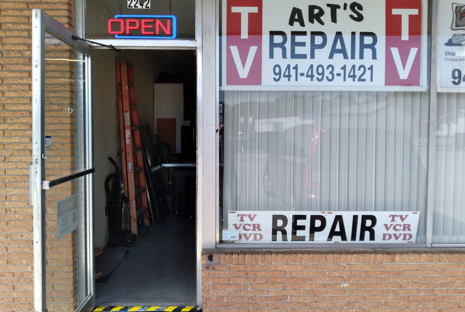 Art's Electronics Store Front